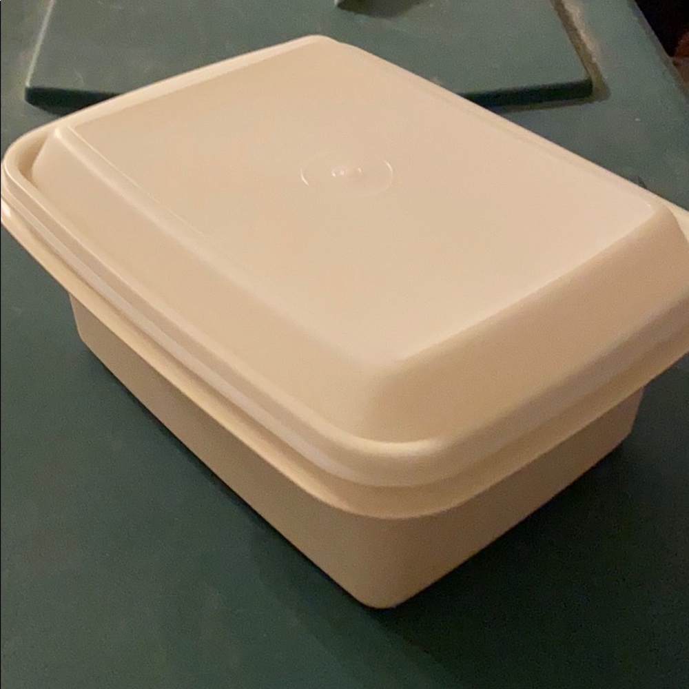 Tupperware container